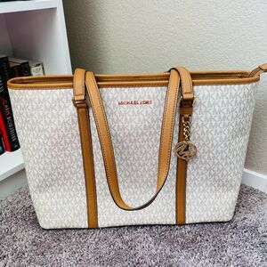 MICHAEL KORS Large Cream Logo Jet Set Tote